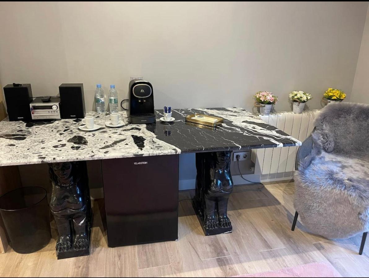 Suite Privada Frente A La Piscina Para 2 Personas Con Sofa Cama Para 2 Mas 4P No Es Casa Completa San Vicente Raspeig المظهر الخارجي الصورة