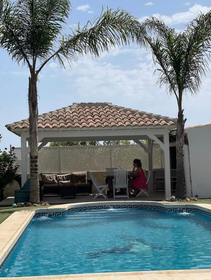Suite Privada Frente A La Piscina Para 2 Personas Con Sofa Cama Para 2 Mas 4P No Es Casa Completa San Vicente Raspeig المظهر الخارجي الصورة