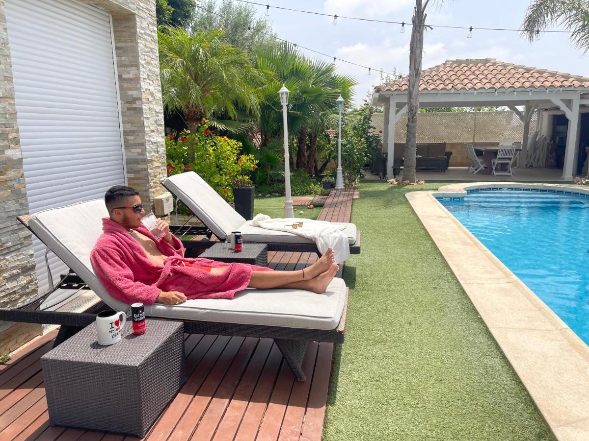 Suite Privada Frente A La Piscina Para 2 Personas Con Sofa Cama Para 2 Mas 4P No Es Casa Completa San Vicente Raspeig المظهر الخارجي الصورة