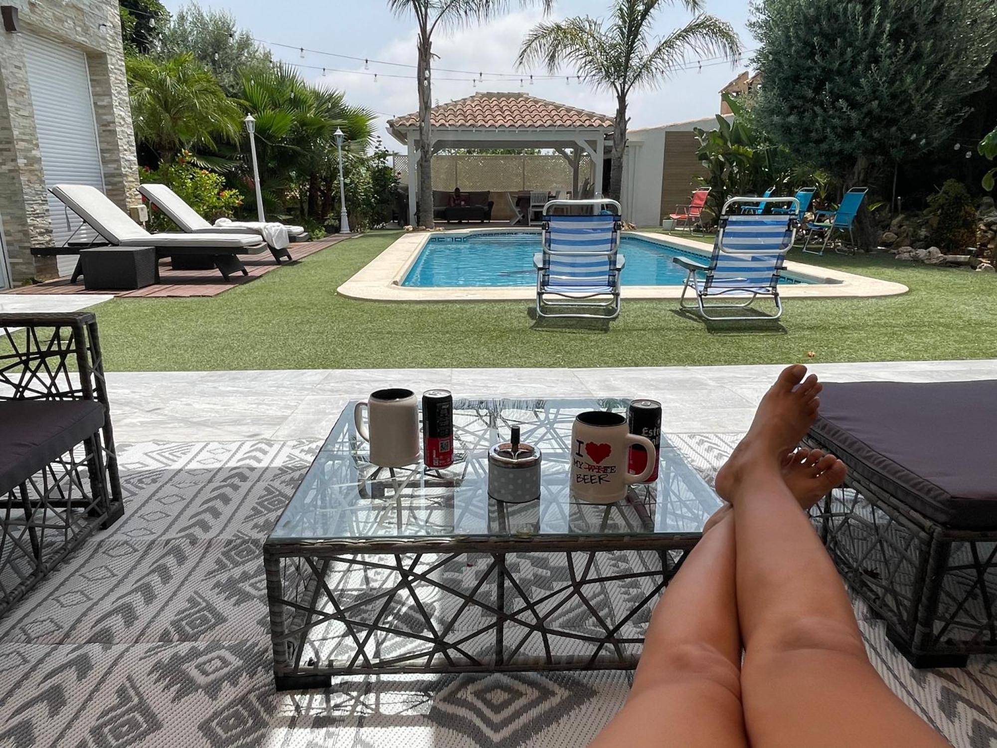 Suite Privada Frente A La Piscina Para 2 Personas Con Sofa Cama Para 2 Mas 4P No Es Casa Completa San Vicente Raspeig المظهر الخارجي الصورة