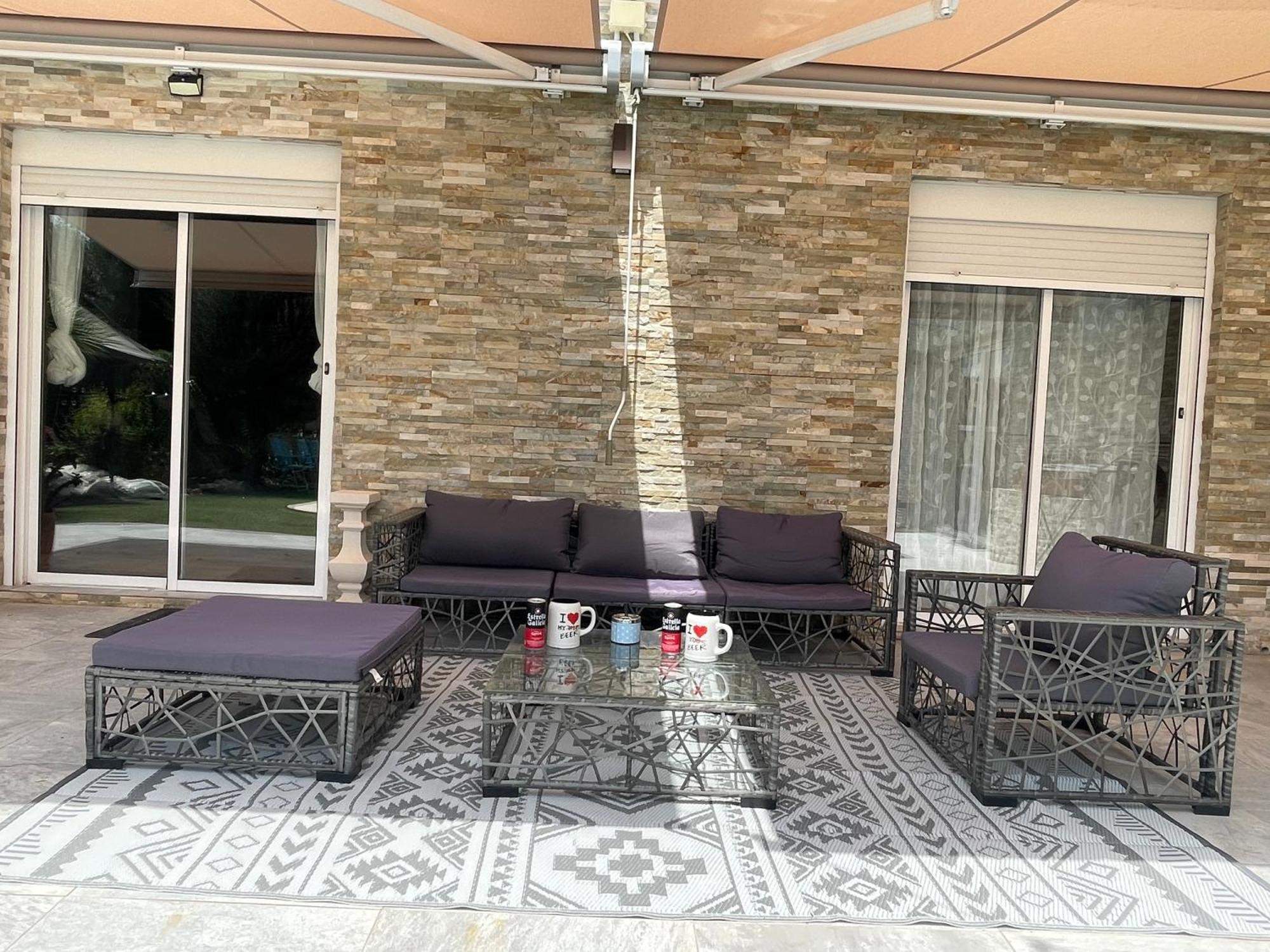 Suite Privada Frente A La Piscina Para 2 Personas Con Sofa Cama Para 2 Mas 4P No Es Casa Completa San Vicente Raspeig المظهر الخارجي الصورة
